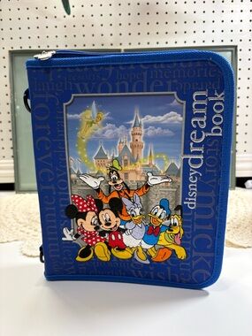 Disney Dreams Souvenir Autograph Photo Pin Collectors Binder